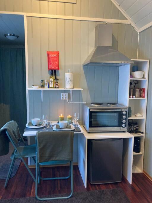 Idyllisk Lite Anneks Med Enestaende Uteplass 拉尔维克 外观 照片