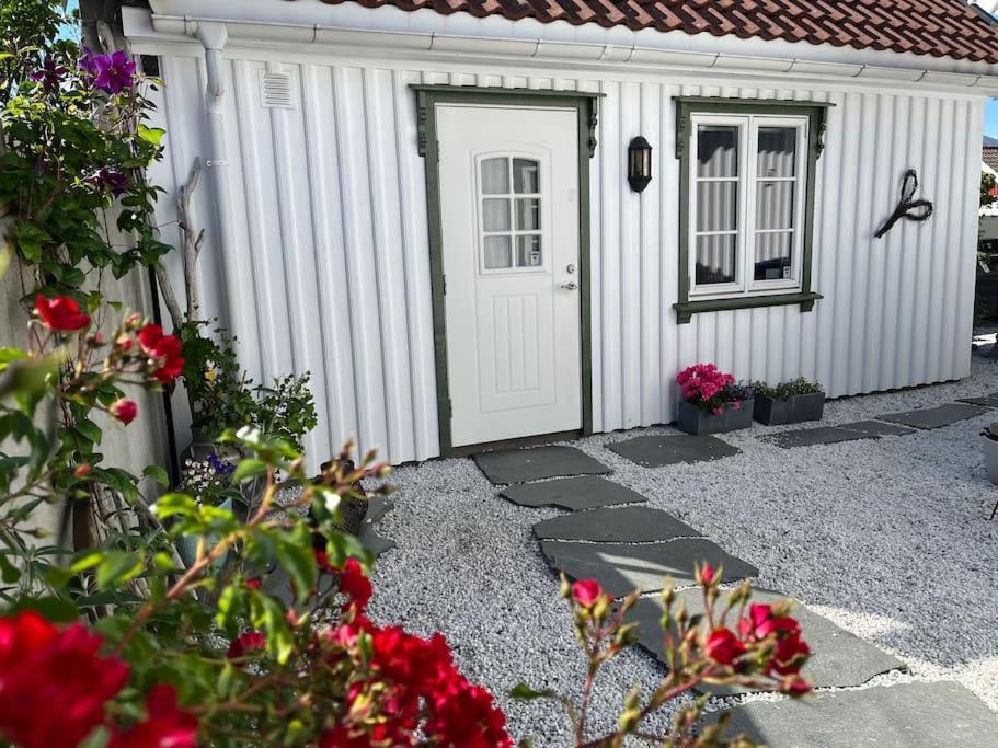Idyllisk Lite Anneks Med Enestaende Uteplass 拉尔维克 外观 照片